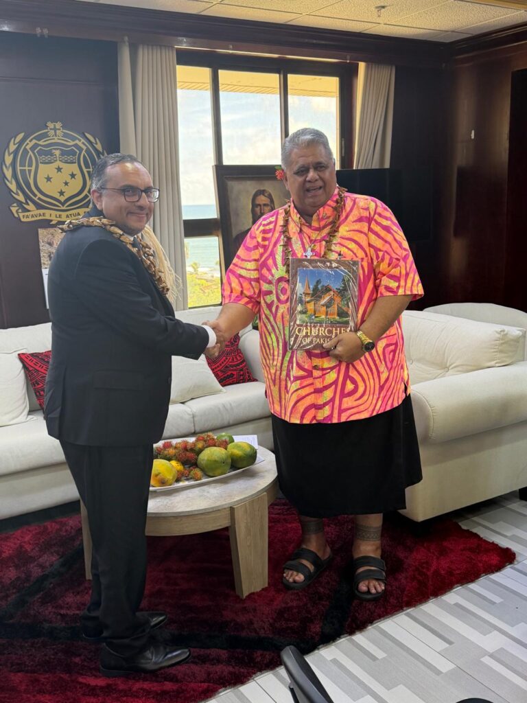 Meeting with his Excellency Honourable Laaulialemalietoa Leuatea Polataivao Fosi Scmidt